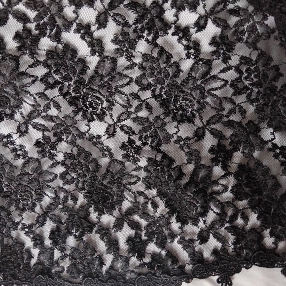 Unworn lace lingerie - Picture 14 of 16